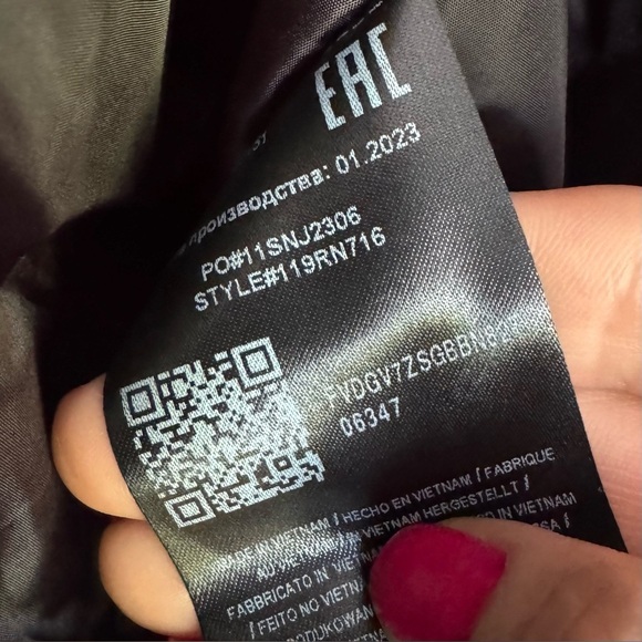 New GUESS Men’s Black Puffer Jacket Hooded Winter Coat Insulated Outerwear XL - Picture 7 of 7